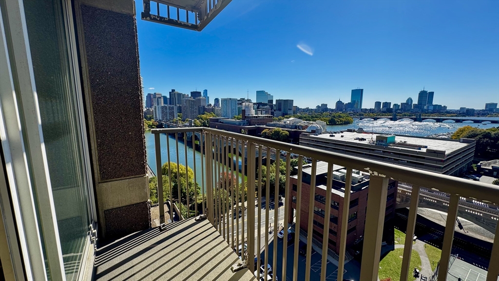 8-12 Museum Way 1407