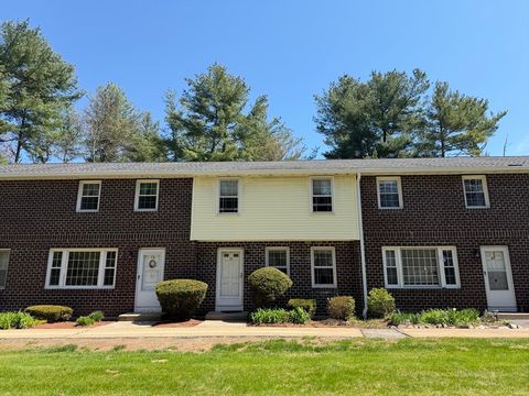 Photo of 79 Oakridge Dr #79, Londonderry, NH 03053 (MLS # 73512441)