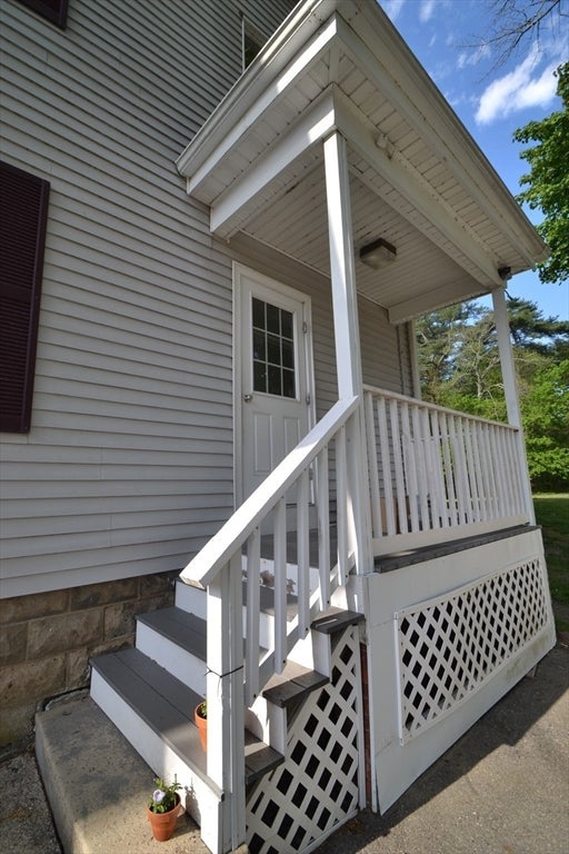 87 Lakeside Ave
