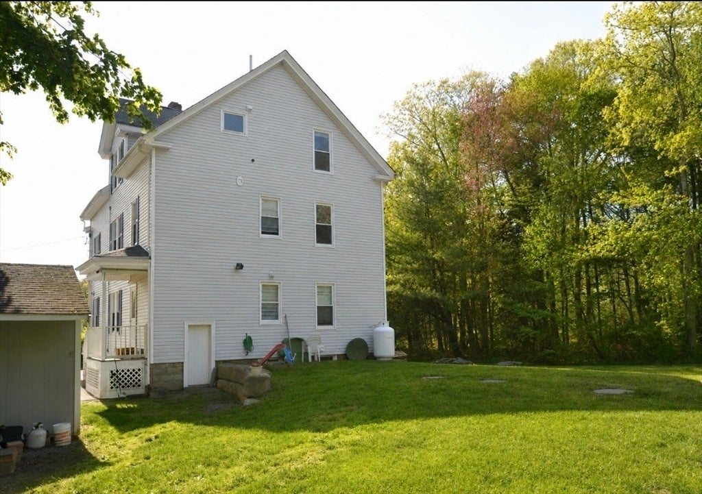 87 Lakeside Ave