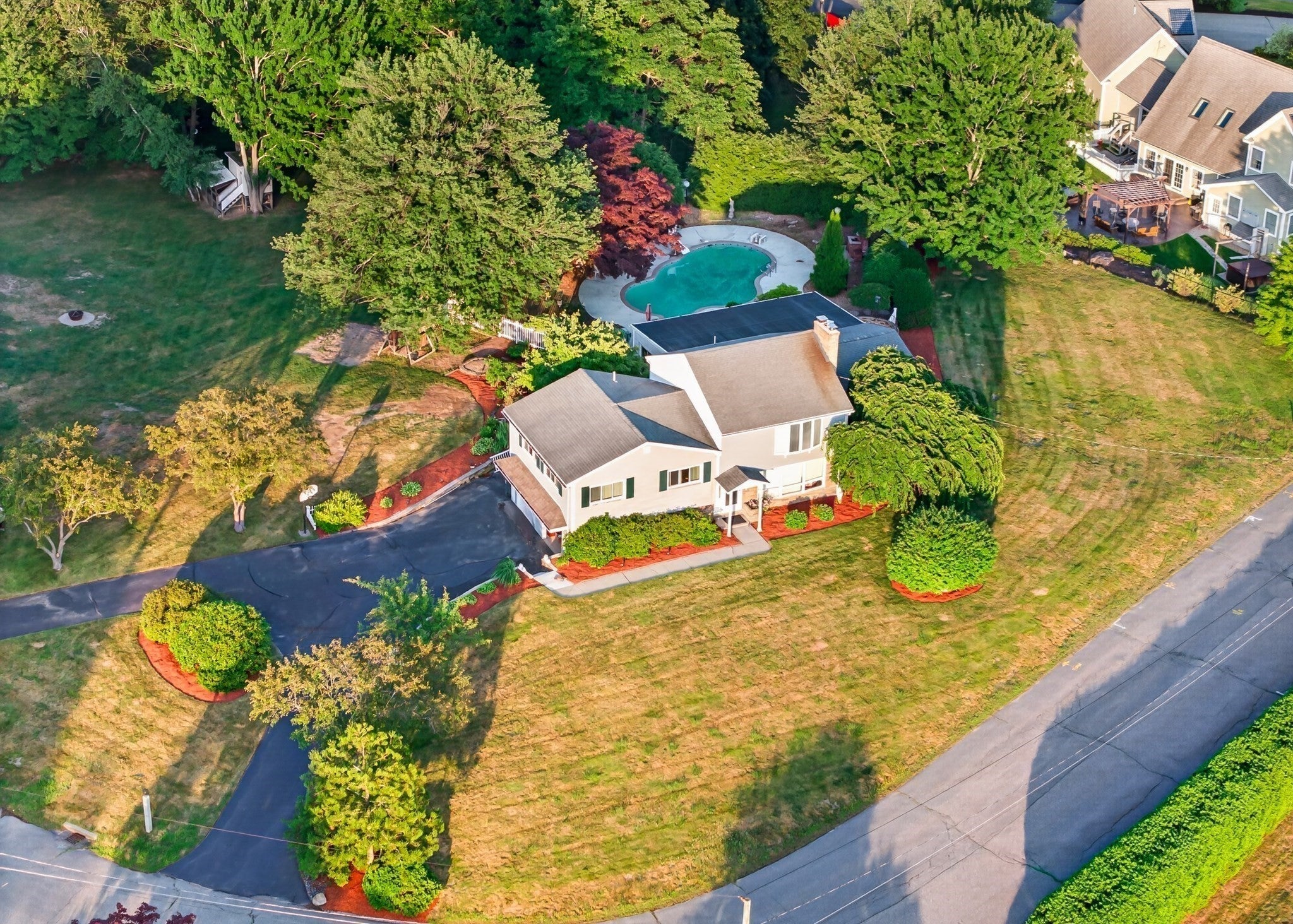 96 Sunrise Ave