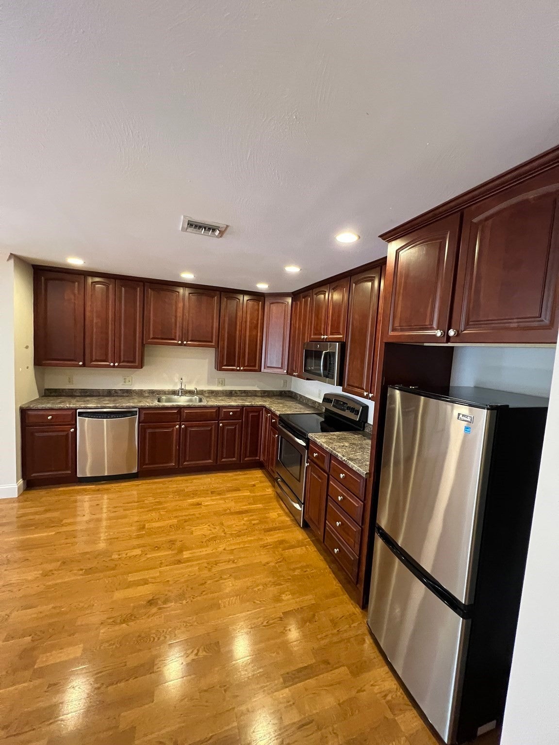 7 Crescent Way 319