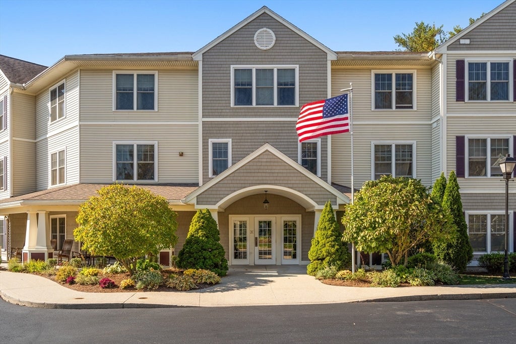 7 Crescent Way #319, Sturbridge, MA Photo #1