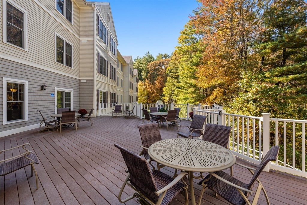 7 Crescent Way #319, Sturbridge, MA Photo #4