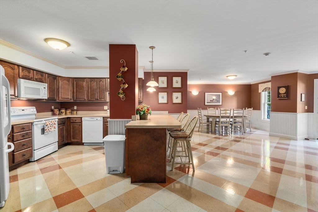 7 Crescent Way #319, Sturbridge, MA Photo #18