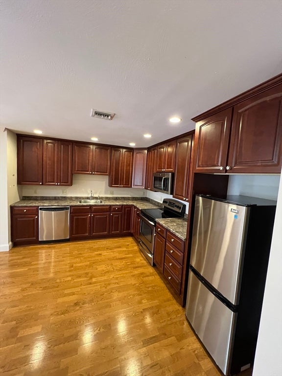 7 Crescent Way #319, Sturbridge, MA Photo #5