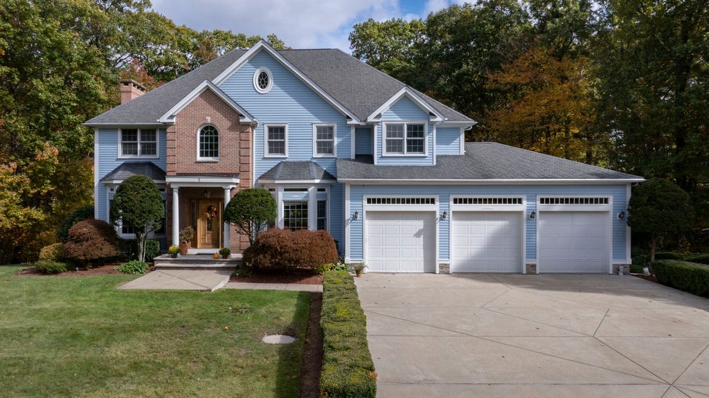Photo of 5 Claridge RD, Seekonk, MA 02771 (MLS # 73593617)