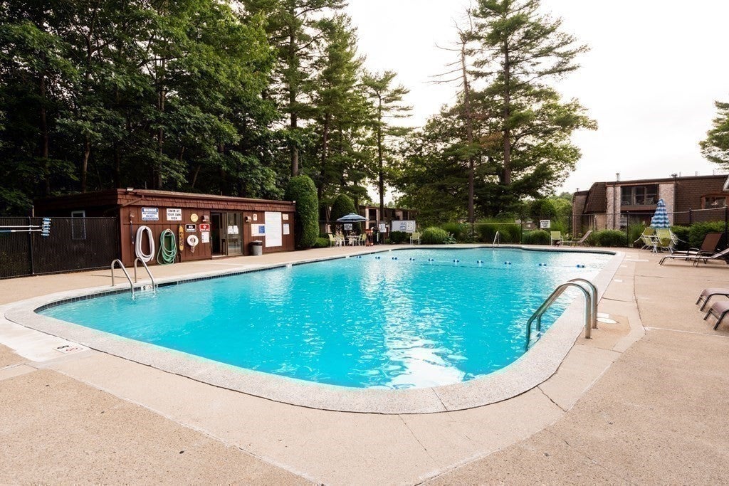 4 Greenbriar Drive #102, North Reading, MA Photo #25
