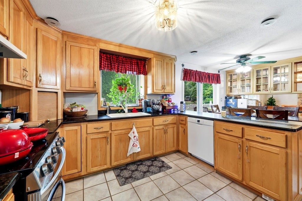 10 Lyman Barnes Rd, Brimfield, MA Photo #7