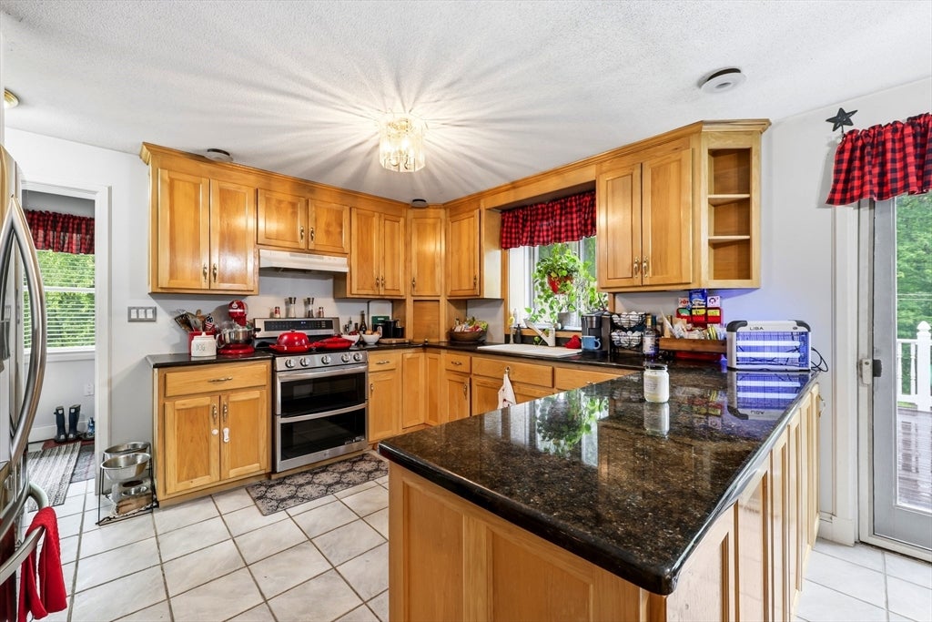 10 Lyman Barnes Rd, Brimfield, MA Photo #5