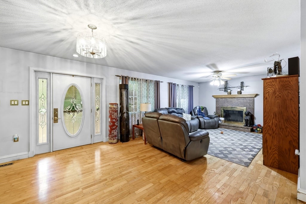 10 Lyman Barnes Rd, Brimfield, MA Photo #11