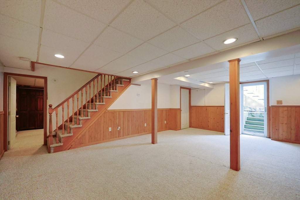 Attleboro, Massachusetts 02703, United States, 3 Bedrooms Bedrooms, ,3 BathroomsBathrooms,Residential,Pending,101735