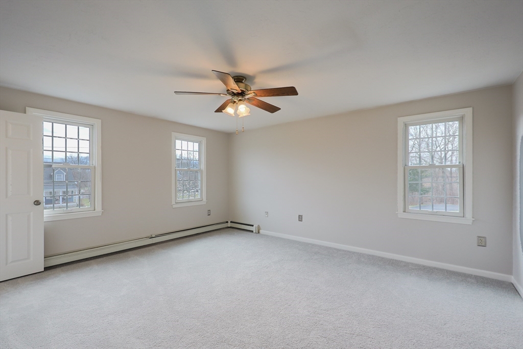 Attleboro, Massachusetts 02703, United States, 3 Bedrooms Bedrooms, ,3 BathroomsBathrooms,Residential,Pending,101735