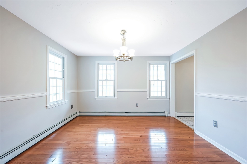 Attleboro, Massachusetts 02703, United States, 3 Bedrooms Bedrooms, ,3 BathroomsBathrooms,Residential,Pending,101735