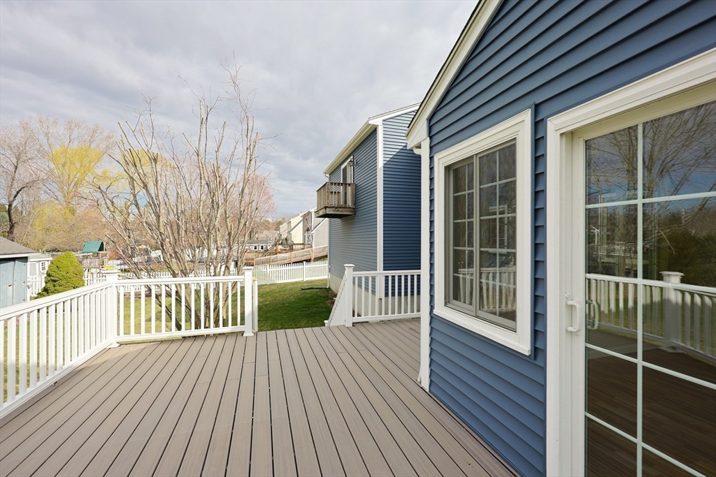 Attleboro, Massachusetts 02703, United States, 3 Bedrooms Bedrooms, ,3 BathroomsBathrooms,Residential,Pending,101735