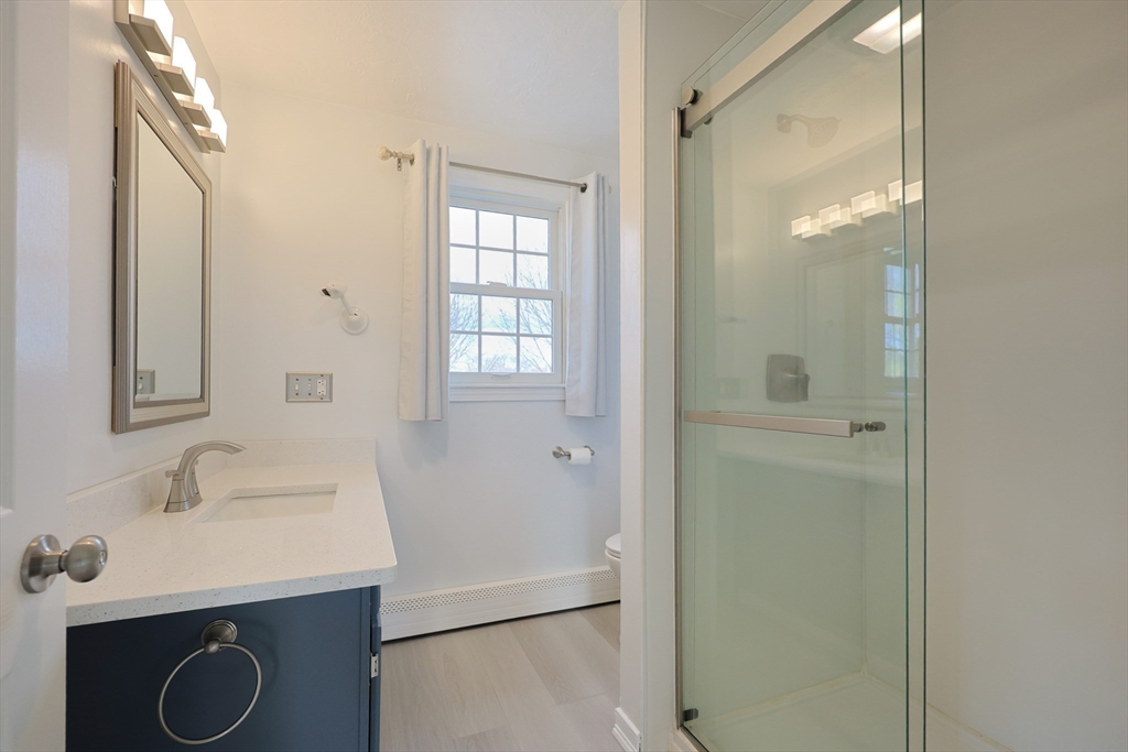 Attleboro, Massachusetts 02703, United States, 3 Bedrooms Bedrooms, ,3 BathroomsBathrooms,Residential,Pending,101735