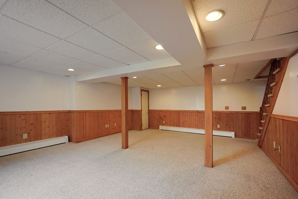 Attleboro, Massachusetts 02703, United States, 3 Bedrooms Bedrooms, ,3 BathroomsBathrooms,Residential,Pending,101735