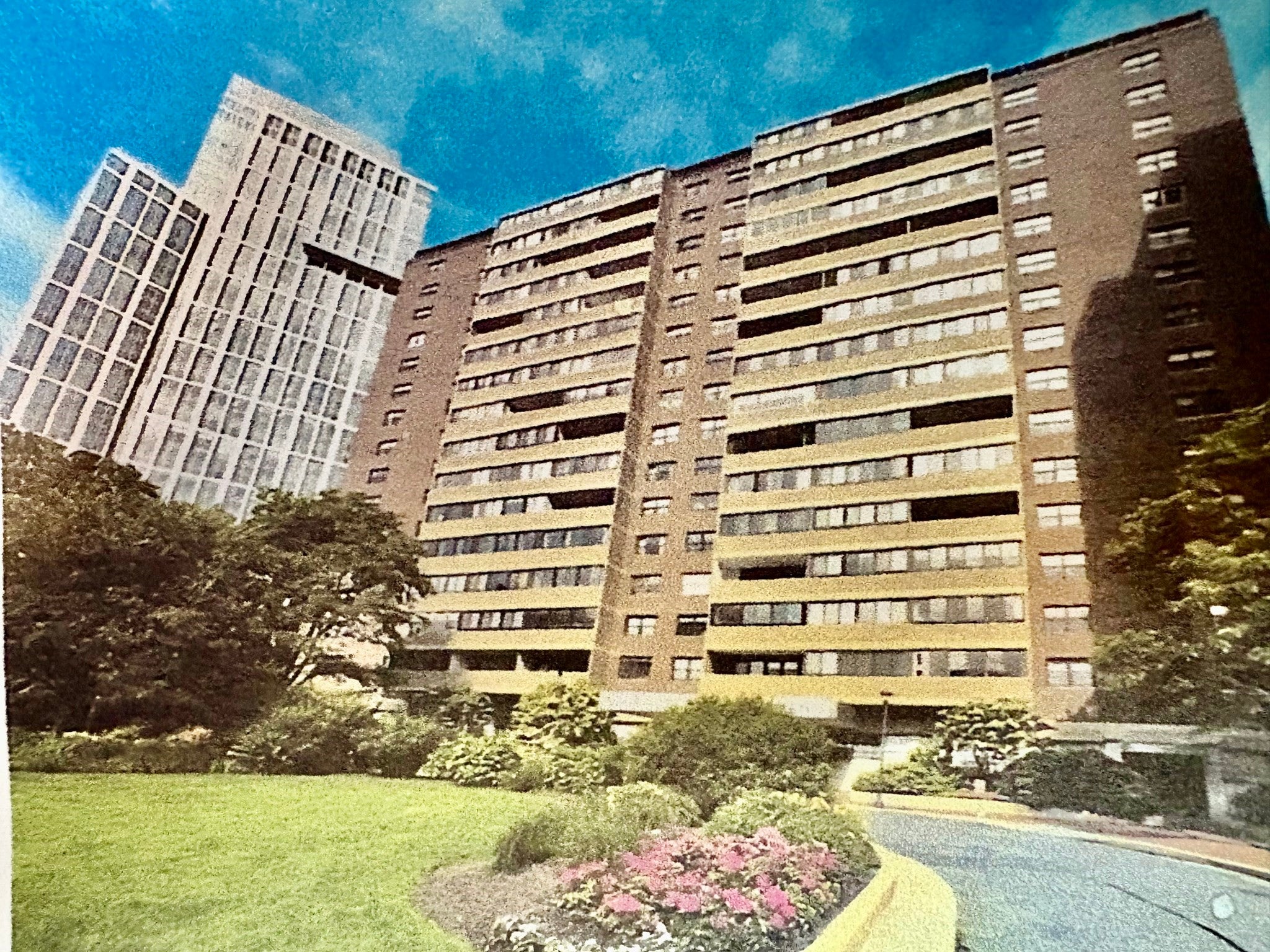 2 Hawthorne Place #8F, Boston, MA Photo #1