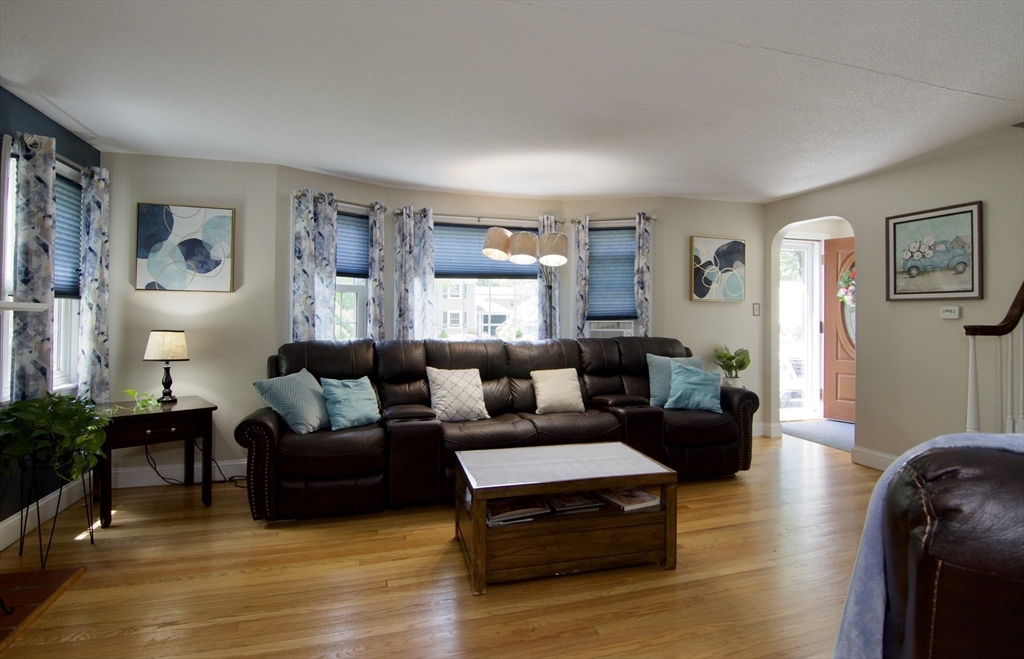 55 Bridle Path Rd