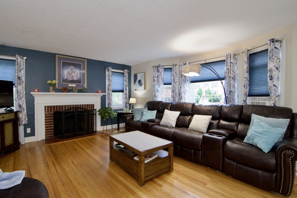 55 Bridle Path Rd