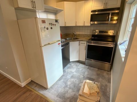 Photo of 249 Hurley St #1R, Cambridge, MA 02141 (MLS # 73481320)