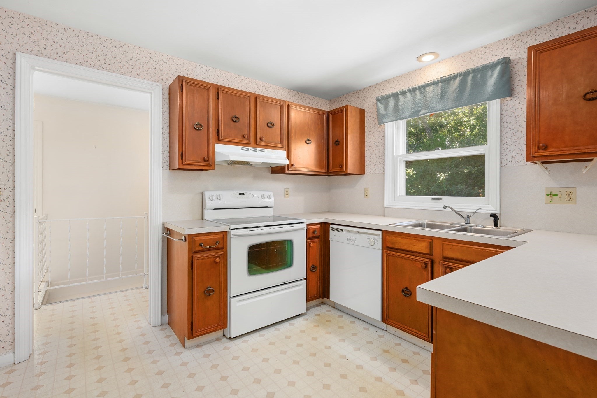 800 Riverview Dr, Chatham, MA Photo #13