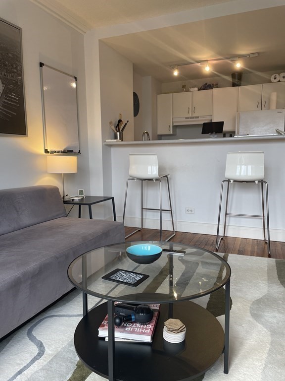 534 Beacon St 902