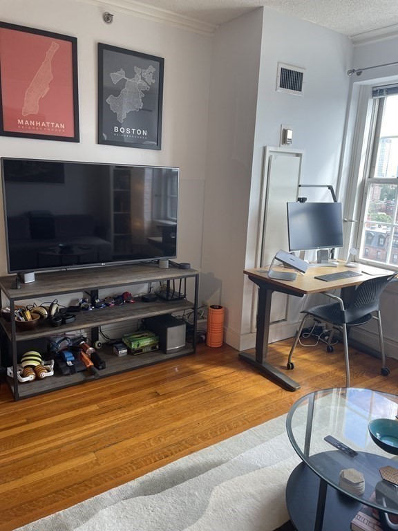 534 Beacon St 902