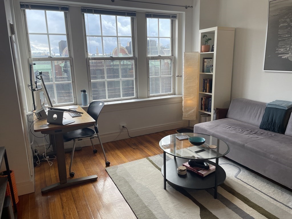 534 Beacon St 902
