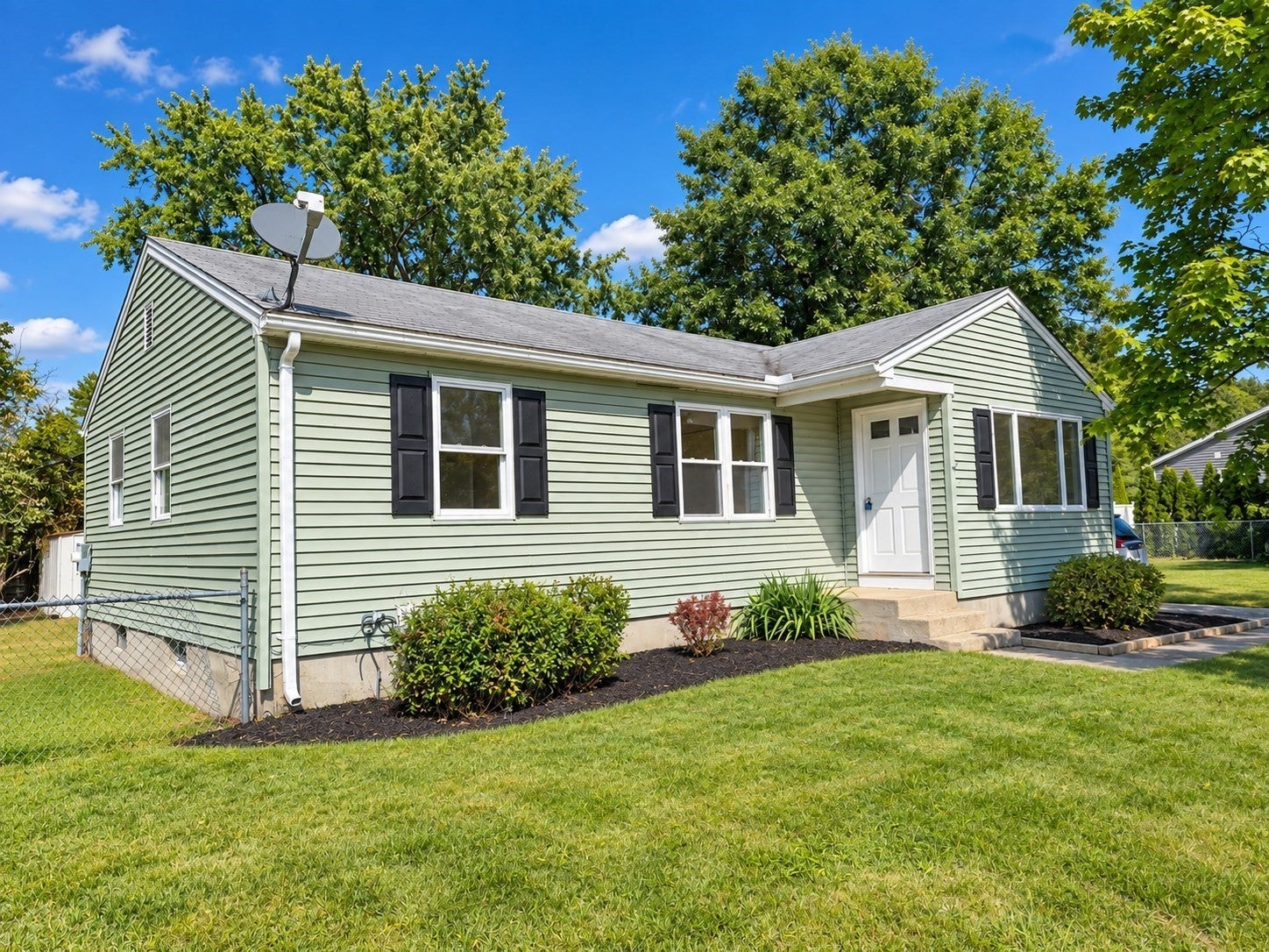 32 Campbell Dr, Easthampton, MA, 32 Campbell Dr, Easthampton, MA Photo #3
