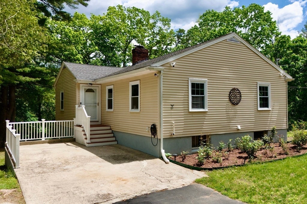 82 Cottage St