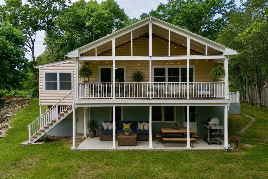 82 Cottage St