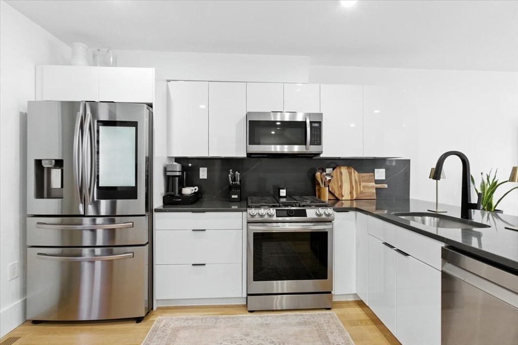 4 - 6 Everett Place 1