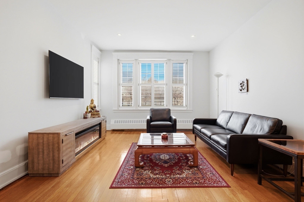 520 Beacon St 2F