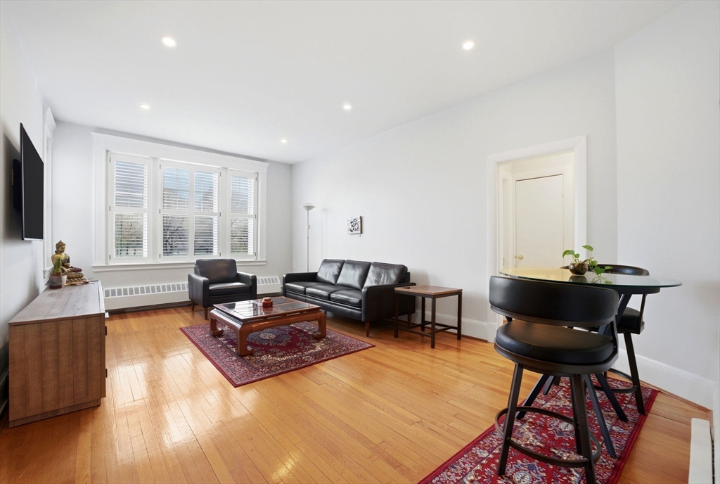 520 Beacon St 2F