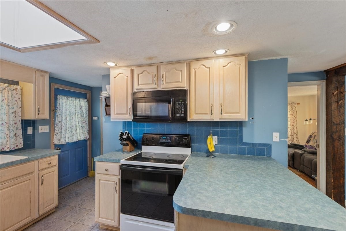 11 Lackey St, Haverhill, MA, 11 Lackey St, Haverhill, MA Photo #6