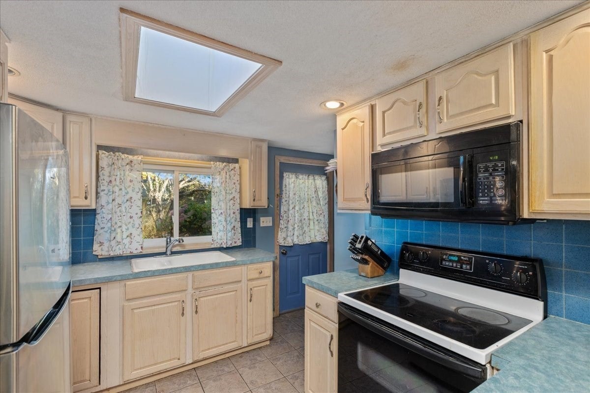 11 Lackey St, Haverhill, MA, 11 Lackey St, Haverhill, MA Photo #10