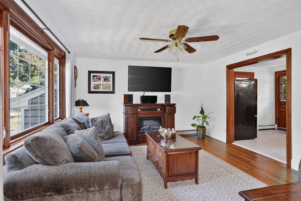 83 Crestwood Dr