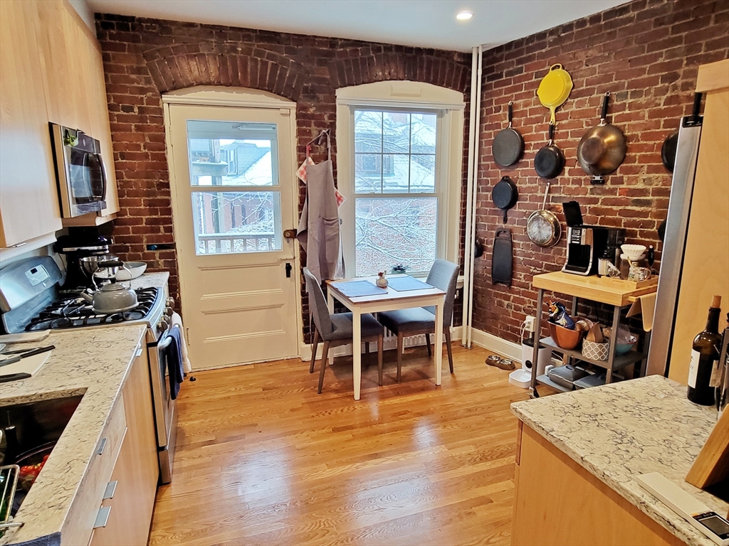 14 Colbourne Crescent 1