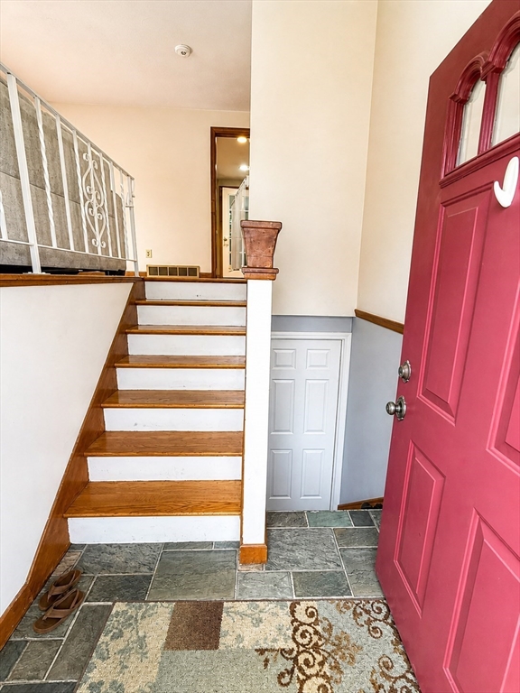 91 Loganberry Dr