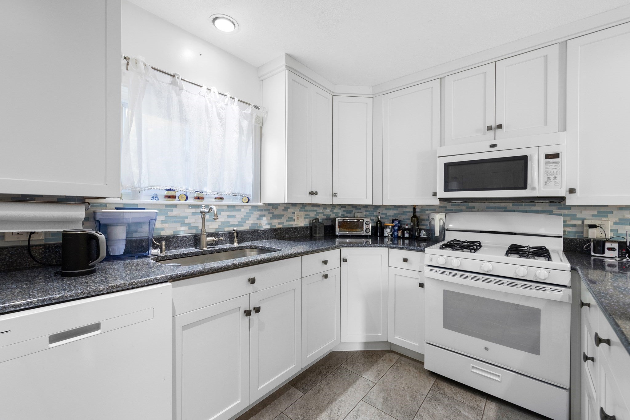64 Pine St, Swampscott, MA, 64 Pine St, Swampscott, MA Photo #6