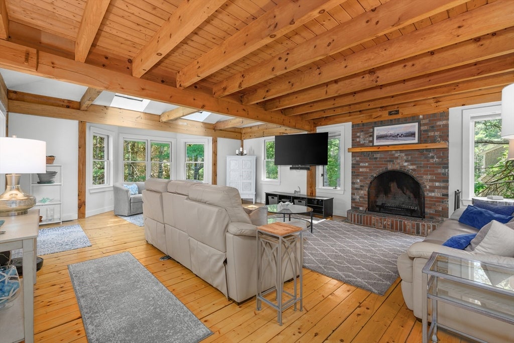 3 Sleepy Hollow Ln