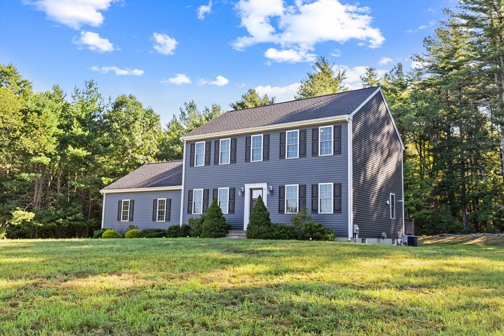 Photo of 9 Shamrock Ln, Lakeville, MA