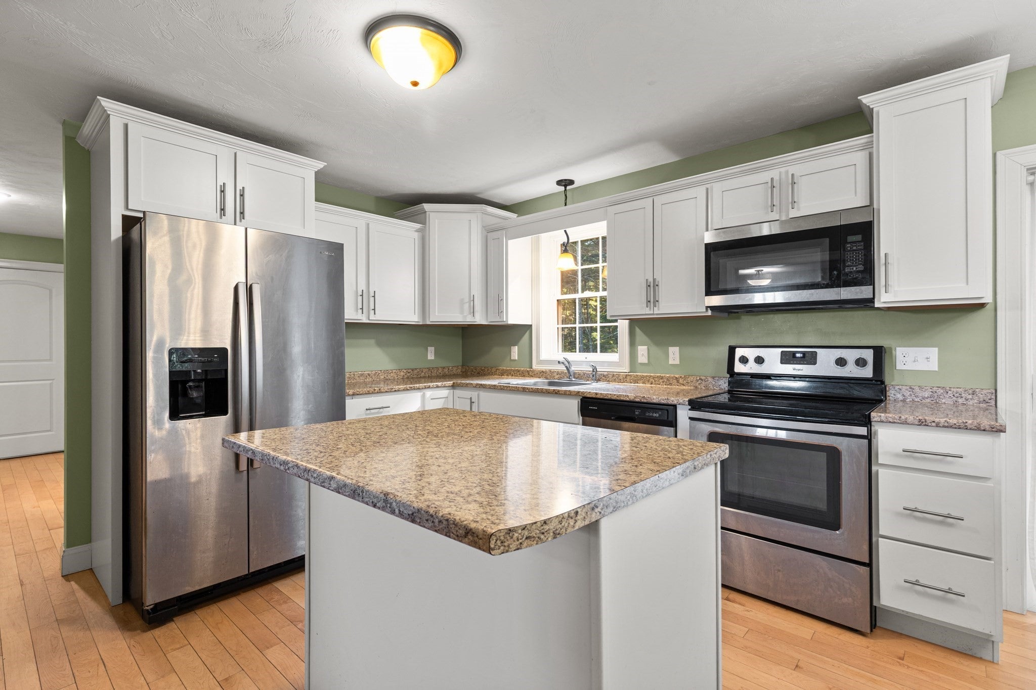 9 Shamrock Ln, Lakeville MA 02347