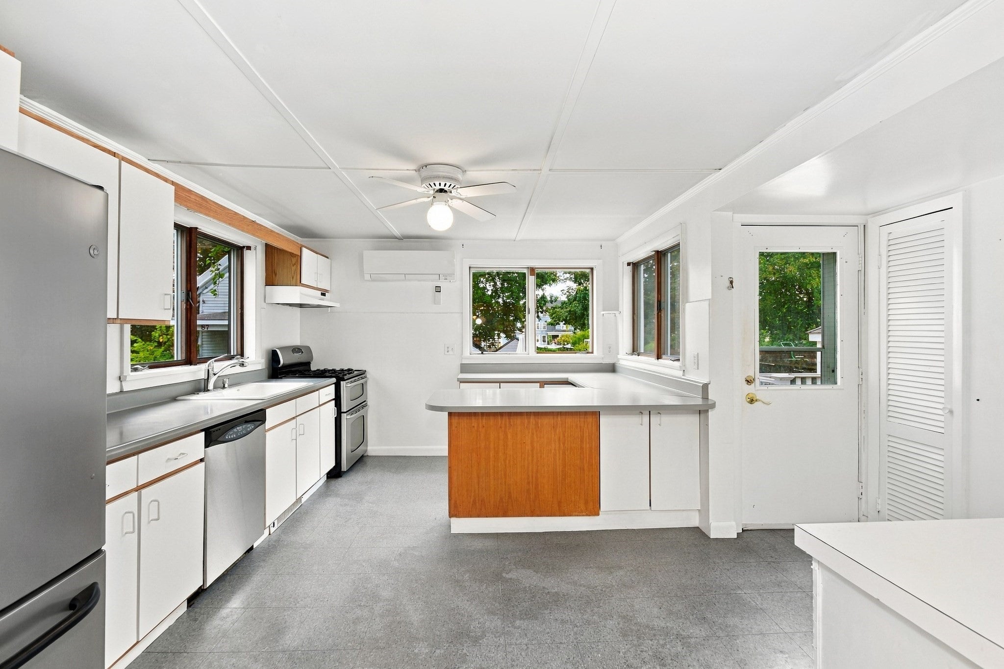 85 Pine St, Swampscott, MA Photo #14
