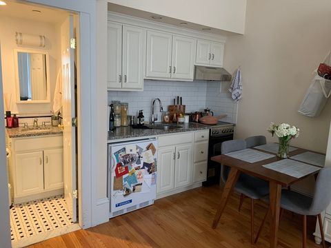 Photo of 105 Pinckney St #2, Boston, MA 02114 (MLS # 73499631)