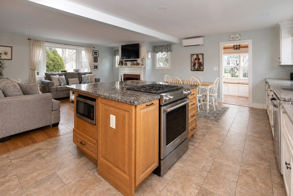 91 North St, Mattapoisett, MA Photo #8