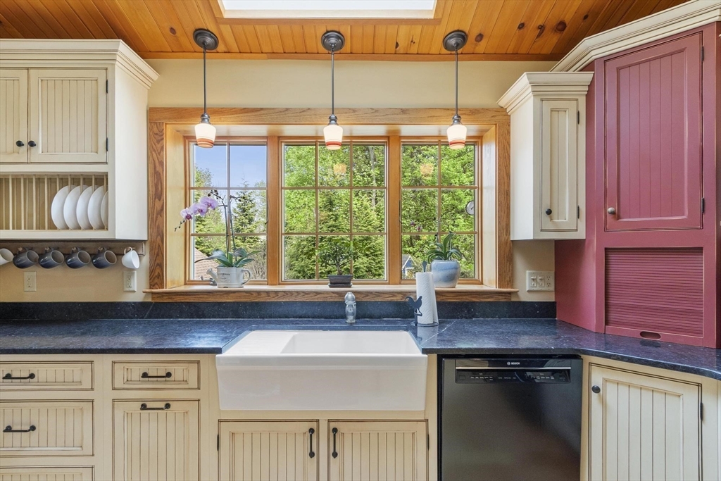 2 Knox Ave, Groveland, MA Photo #15