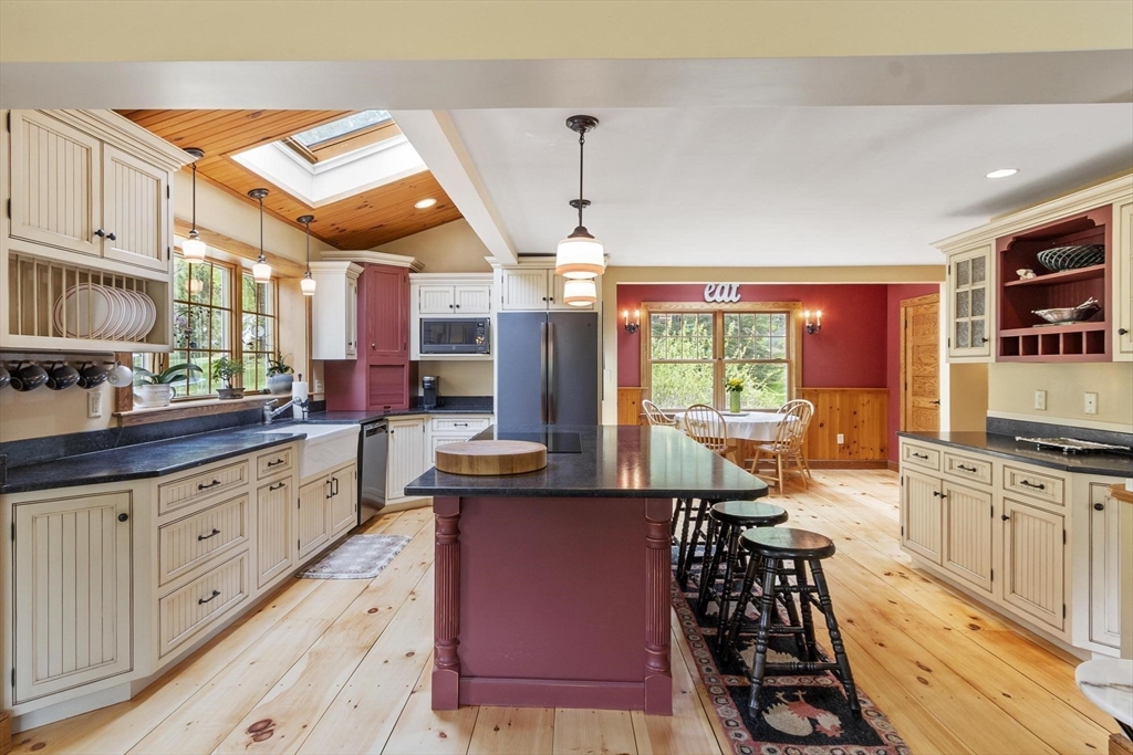 2 Knox Ave, Groveland, MA Photo #12