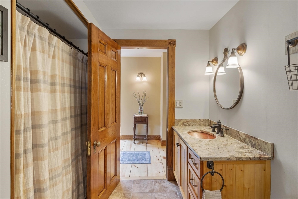 2 Knox Ave, Groveland, MA Photo #21